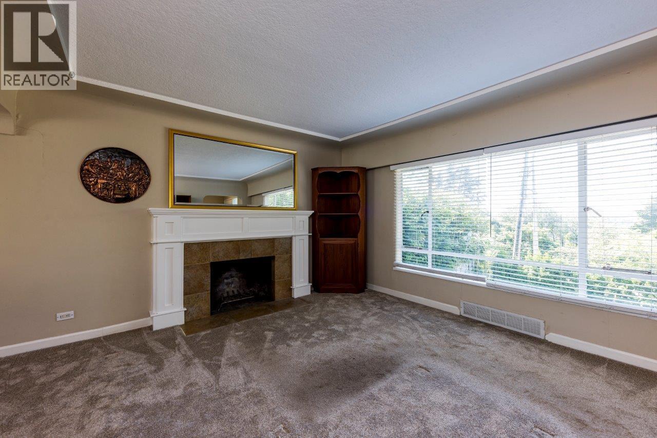 836 E 4TH STREET, North Vancouver