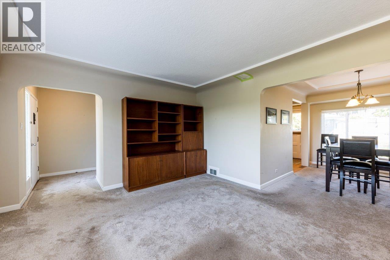 836 E 4TH STREET, North Vancouver