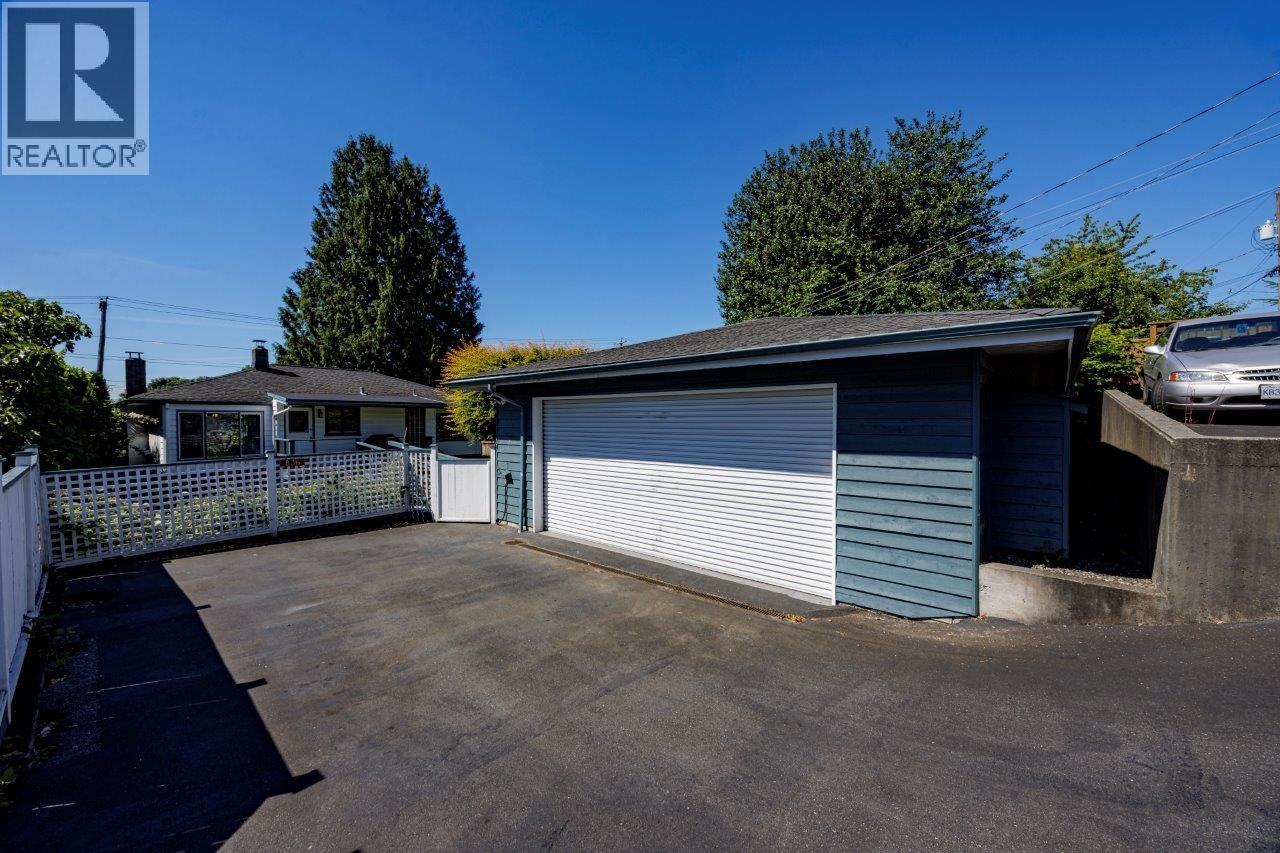 836 E 4TH STREET, North Vancouver