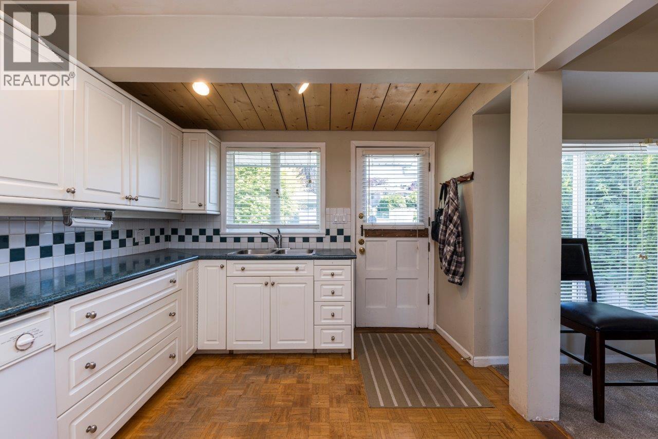 836 E 4TH STREET, North Vancouver