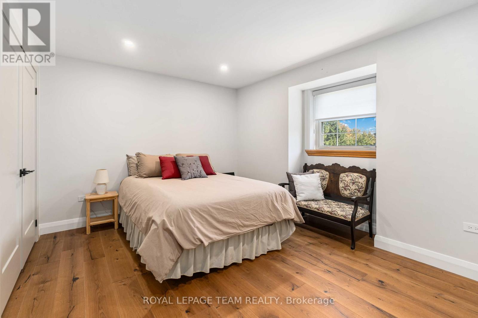 910 BOLTON ROAD - 33