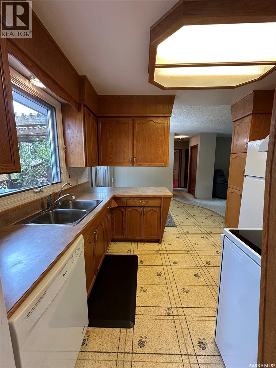 168 Shevchenko CRESCENT - 2