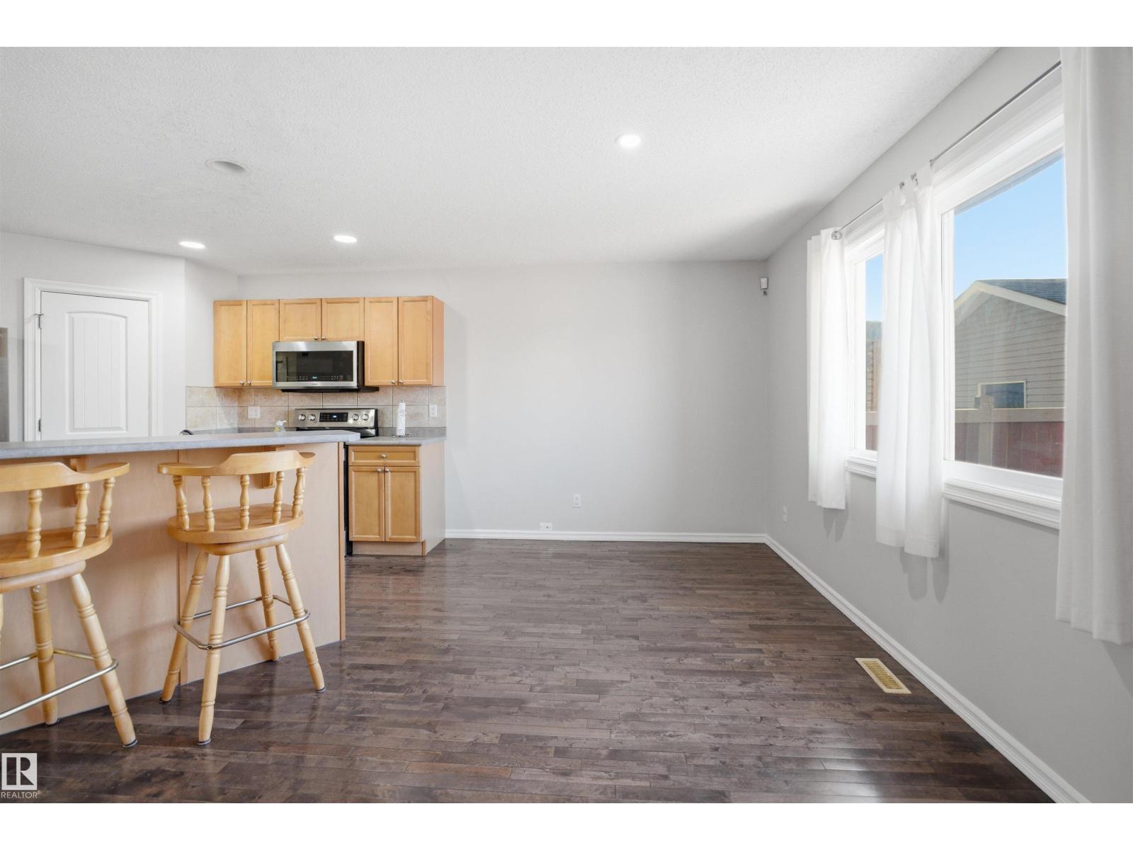 1124 37A AV NW - 10