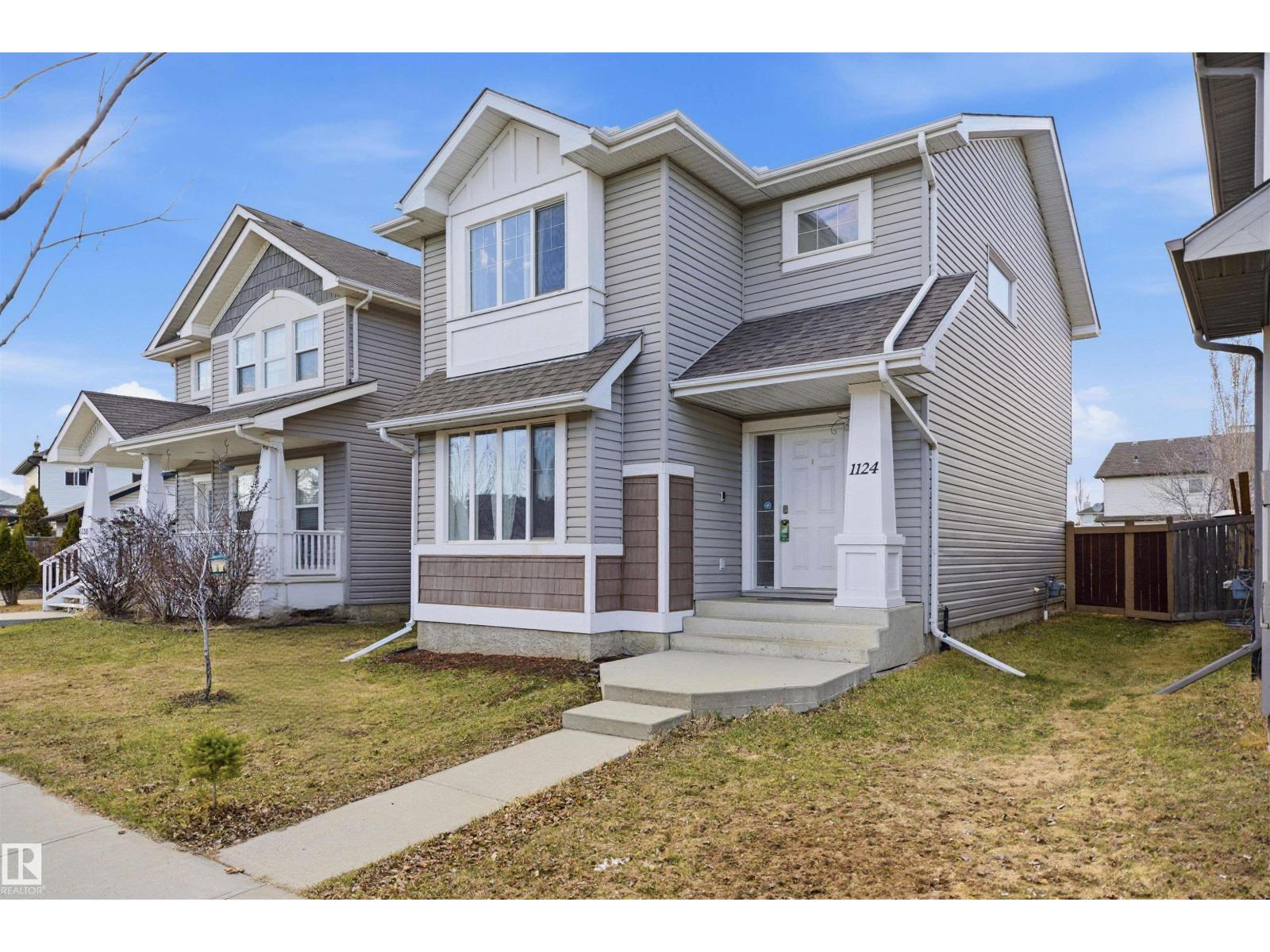 1124 37A AV NW - 3