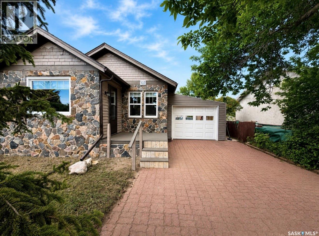 107 4TH AVENUE N - 1