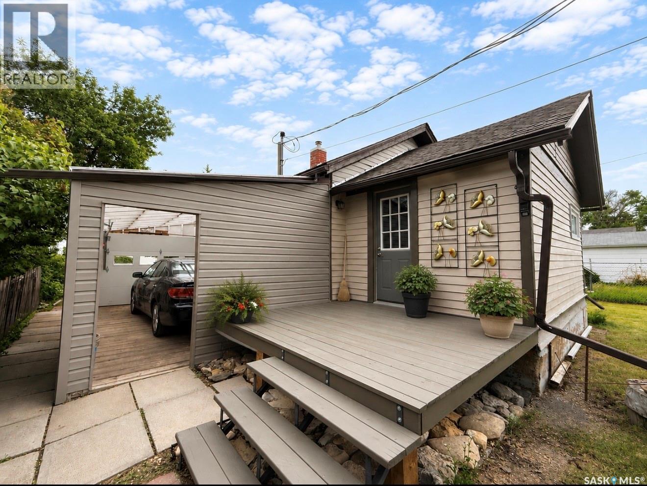 107 4TH AVENUE N - 2