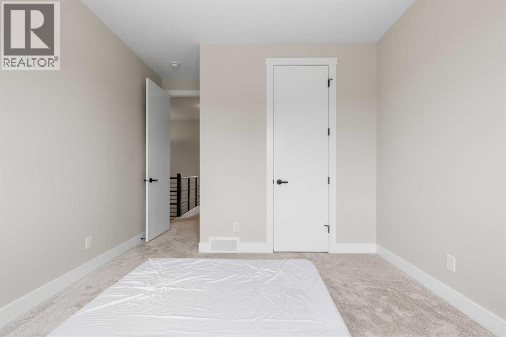 629 Southwinds Close SW - 28