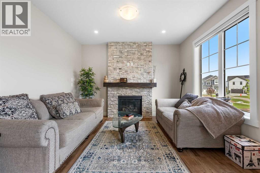 629 Southwinds Close SW - 3