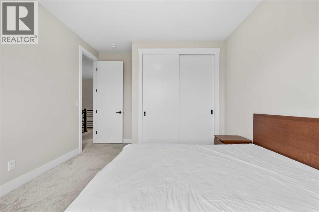 629 Southwinds Close SW - 32