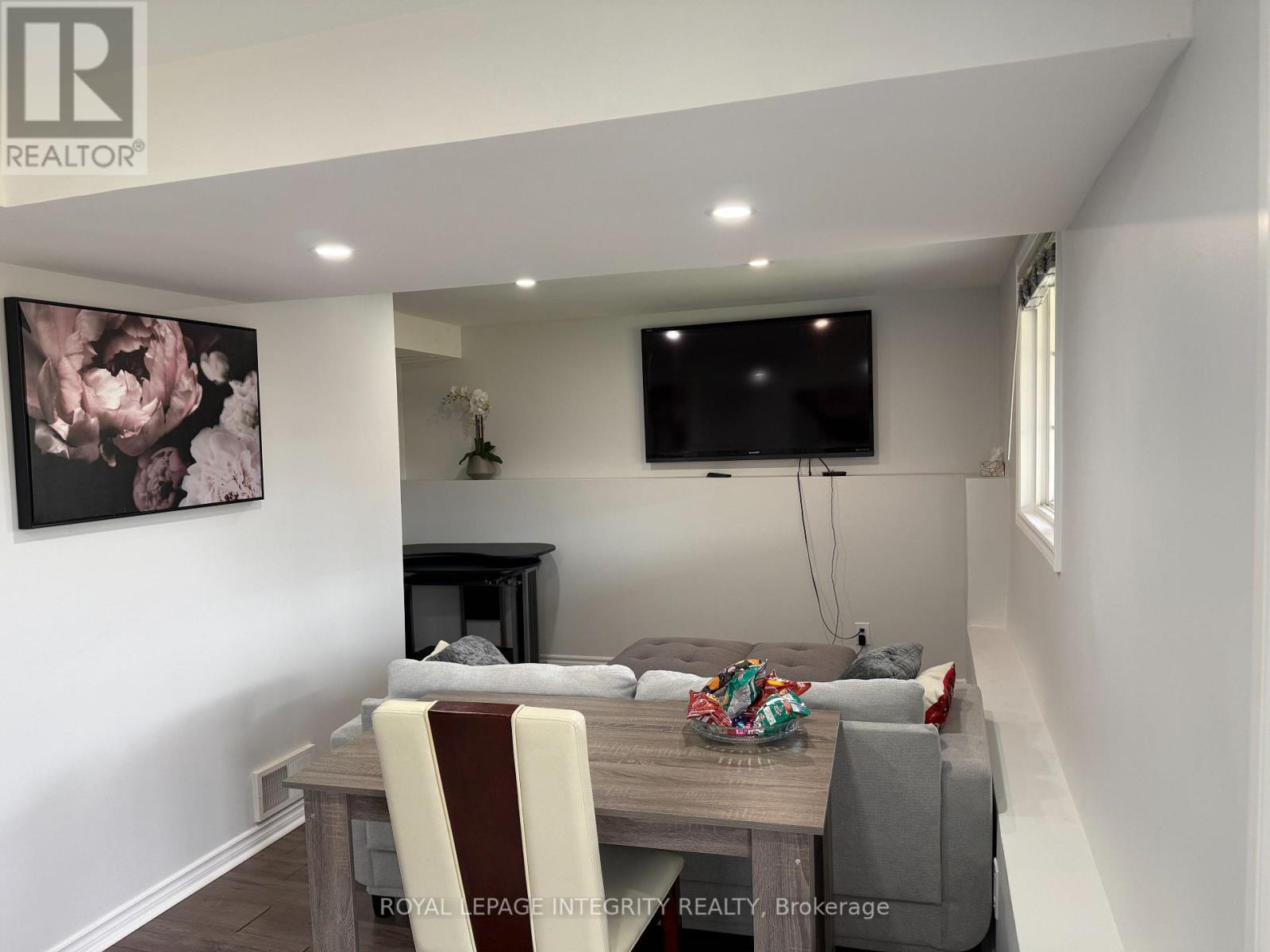 Living/ Dining