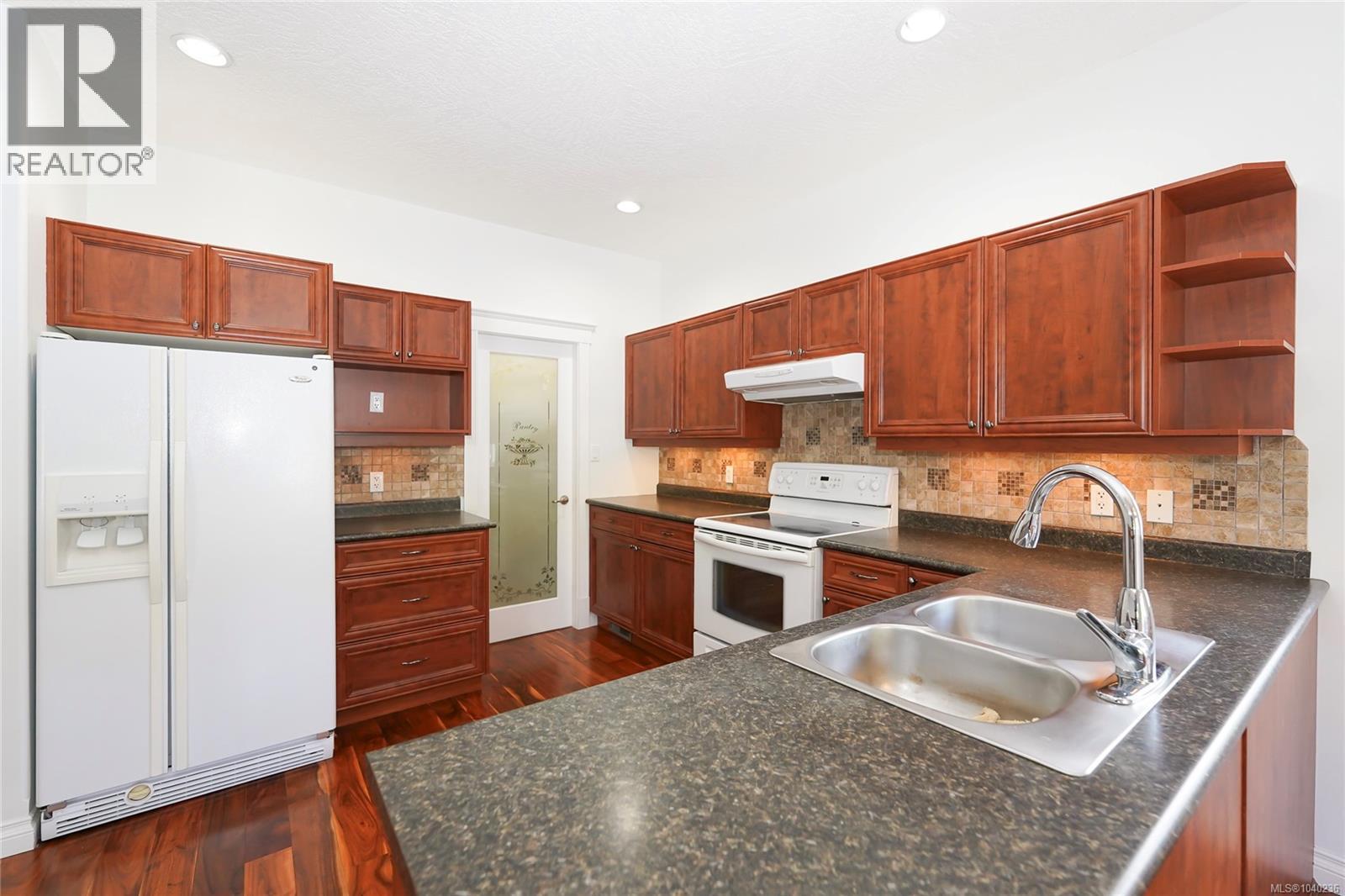 54 1150 Walkem Rd, Ladysmith