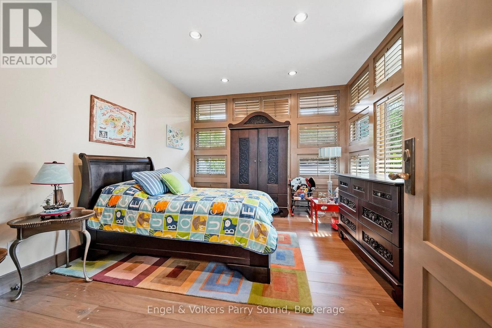 4 & 5 PENINSULA ROAD - 37