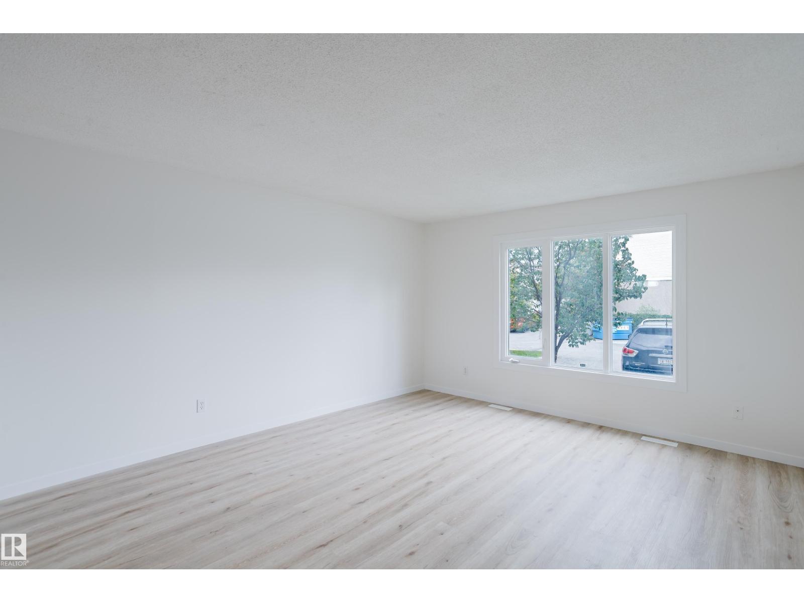 16475 115 ST NW - 4