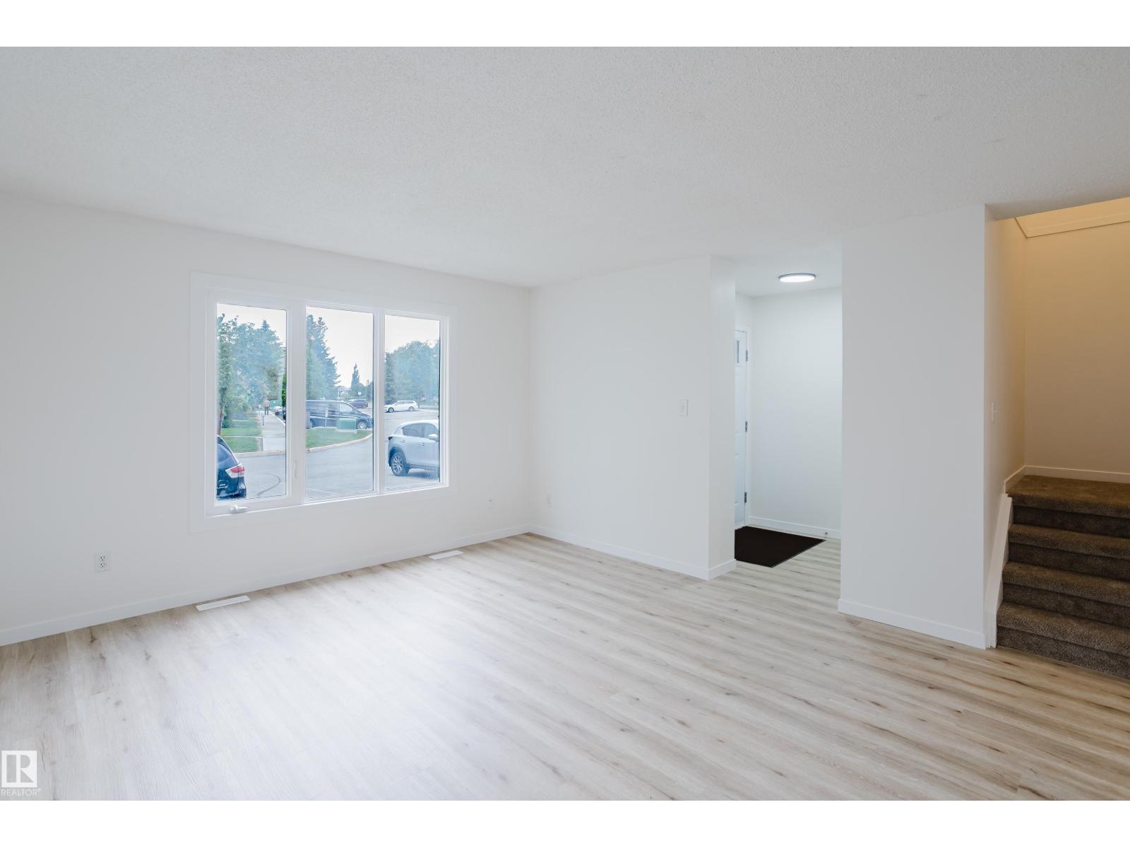 16475 115 ST NW - 5