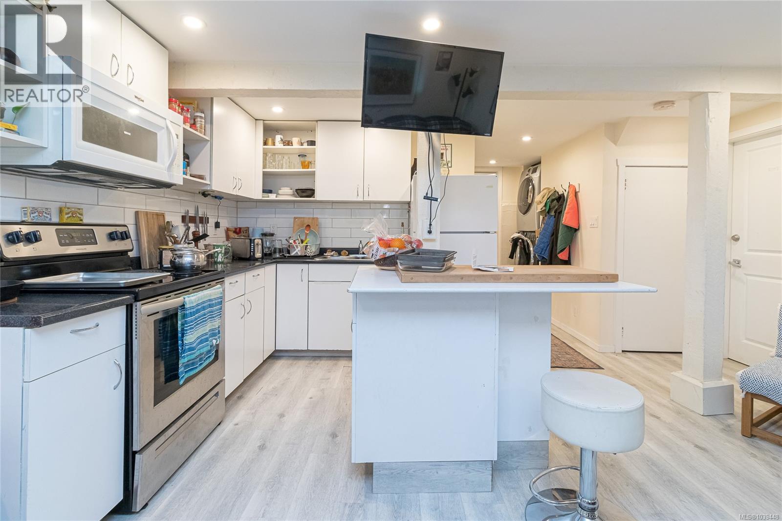  1228 Pembroke Street, Victoria