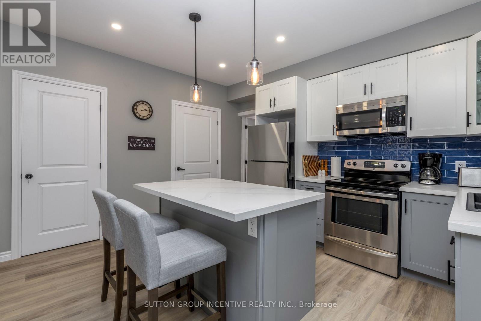 48 ALFRED STREET - 23