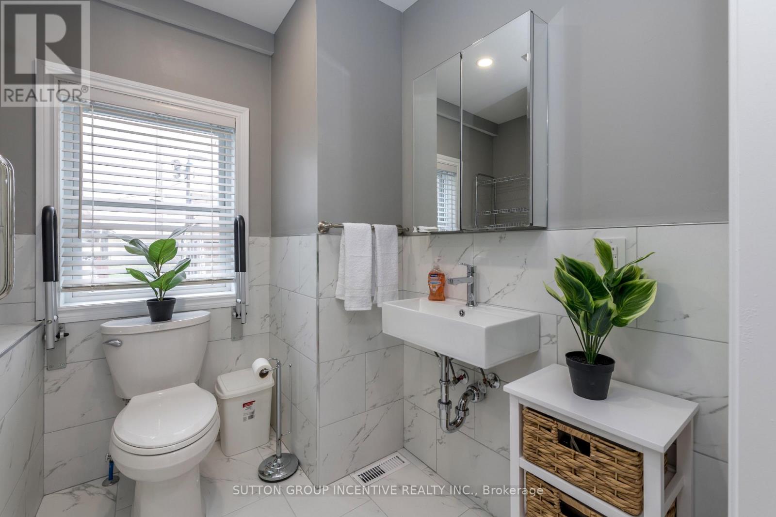 48 ALFRED STREET - 28