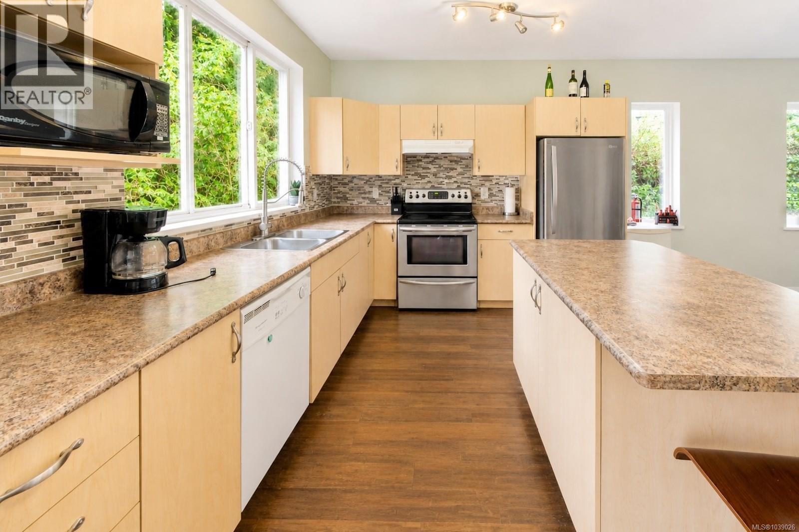 645 Shore Pine Cres - 6