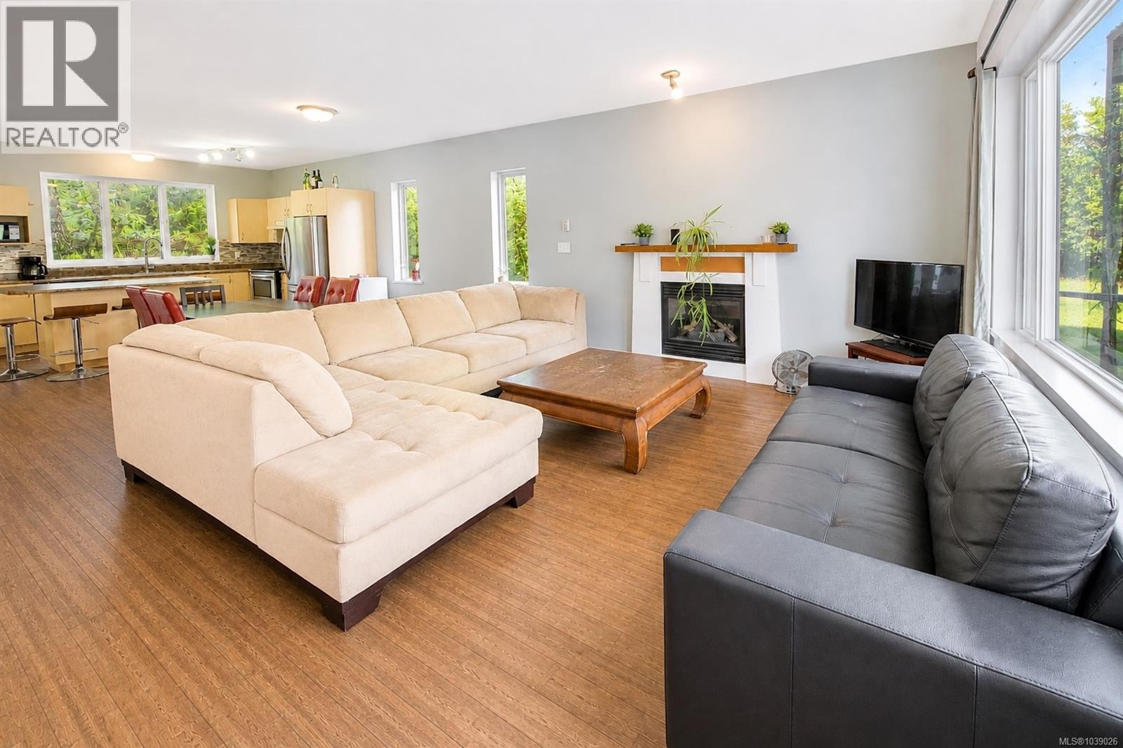 645 Shore Pine Cres - 2