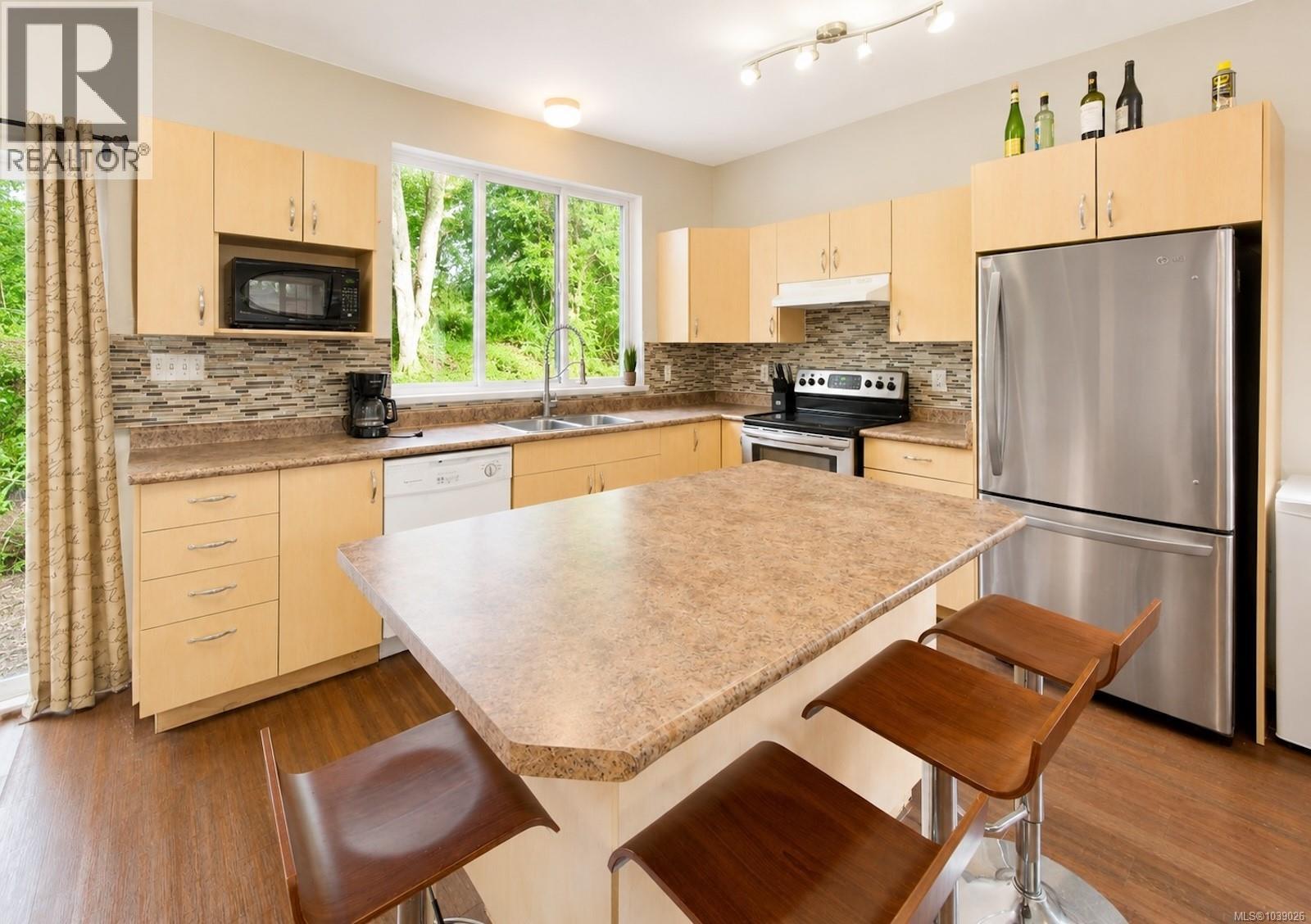 645 Shore Pine Cres - 5