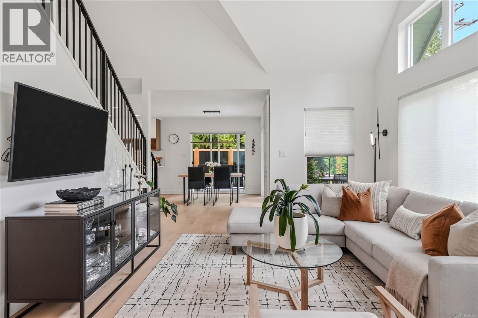 234 Fern Rd W - 10