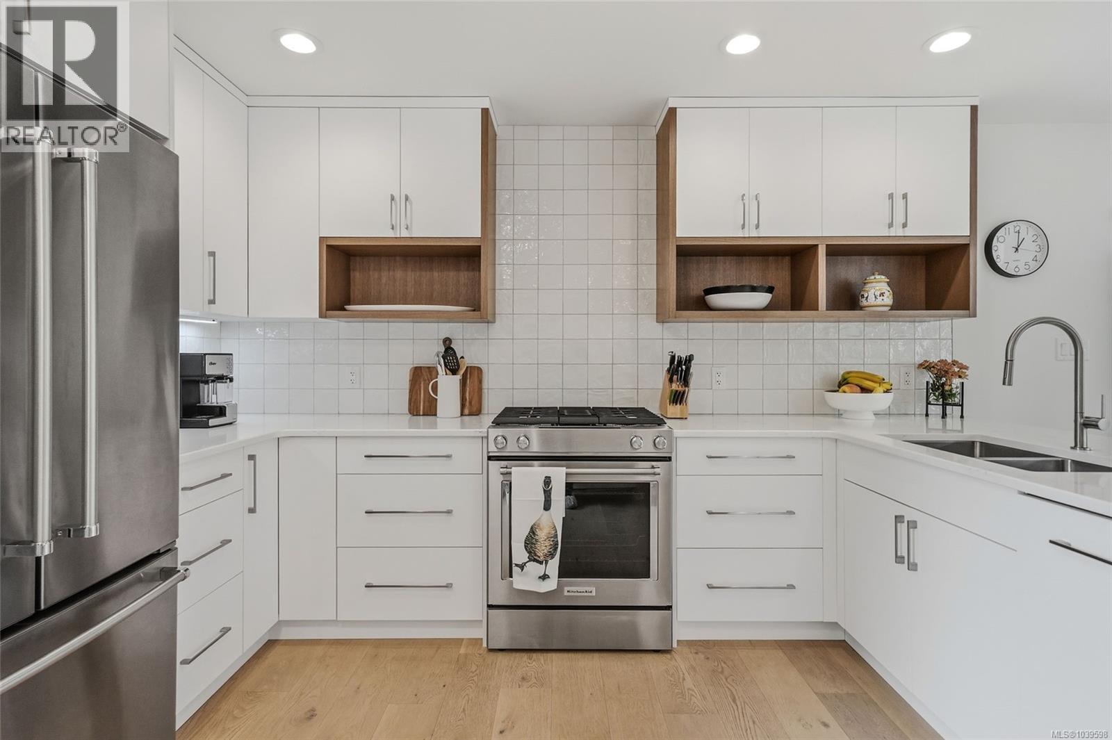 234 Fern Rd W, Qualicum Beach
