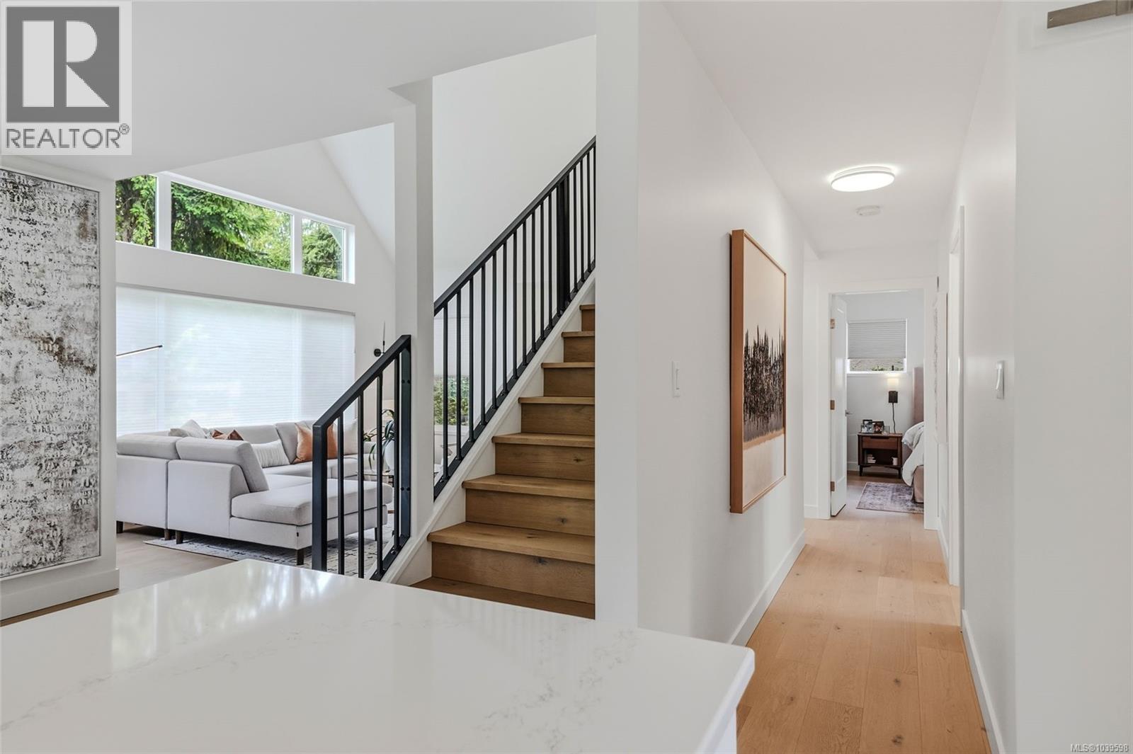 234 Fern Rd W, Qualicum Beach