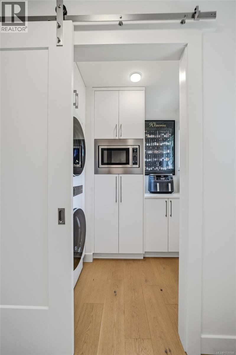 234 Fern Rd W, Qualicum Beach