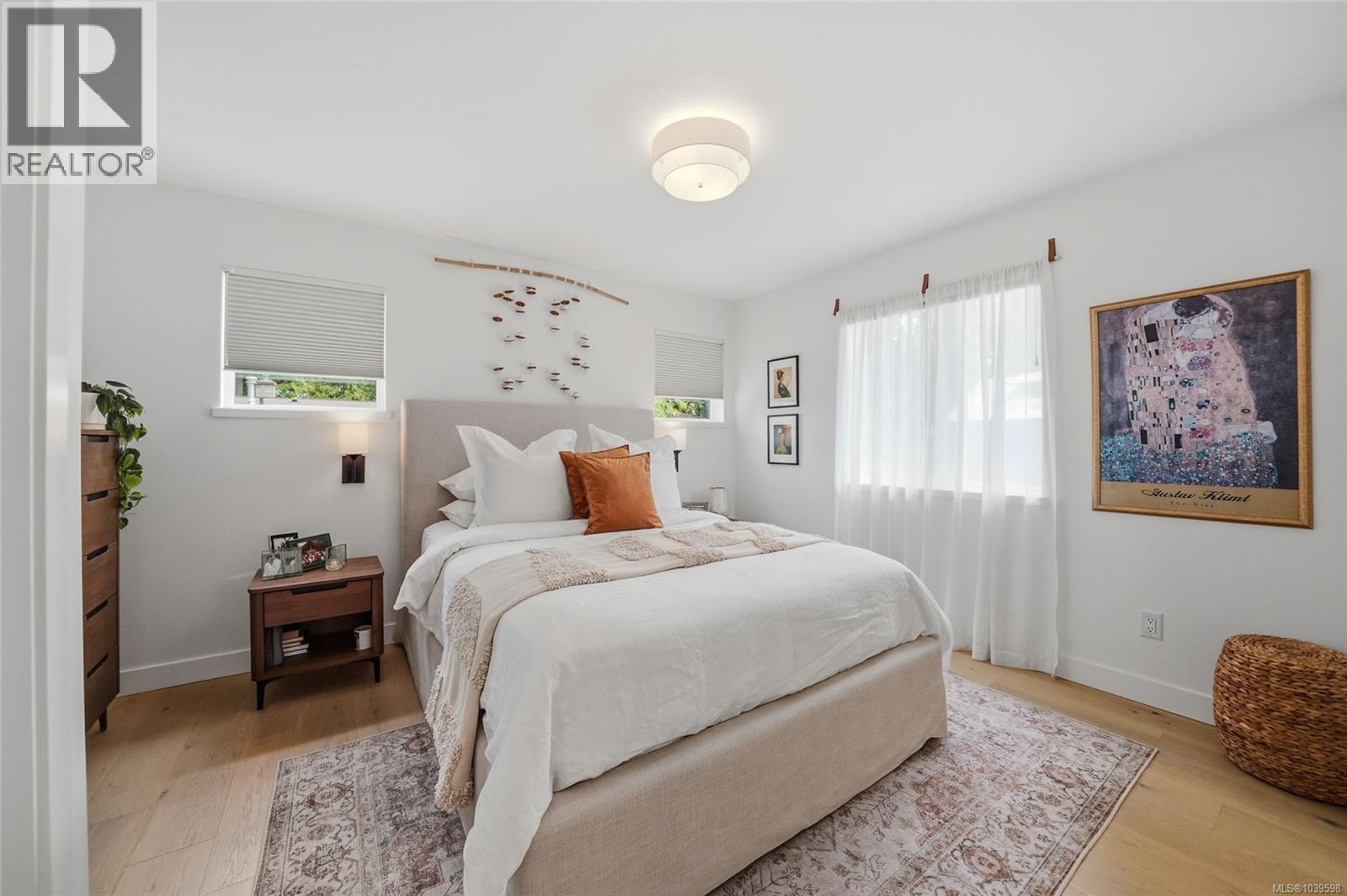 234 Fern Rd W, Qualicum Beach