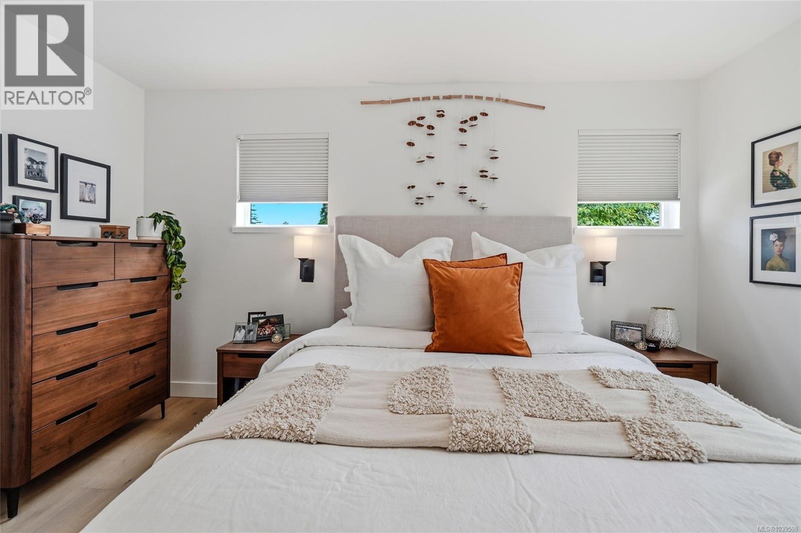234 Fern Rd W, Qualicum Beach