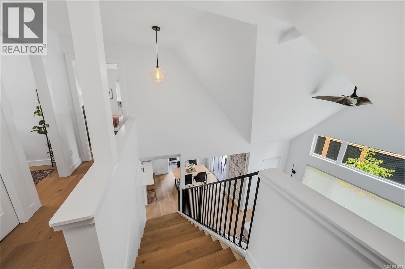 234 Fern Rd W, Qualicum Beach