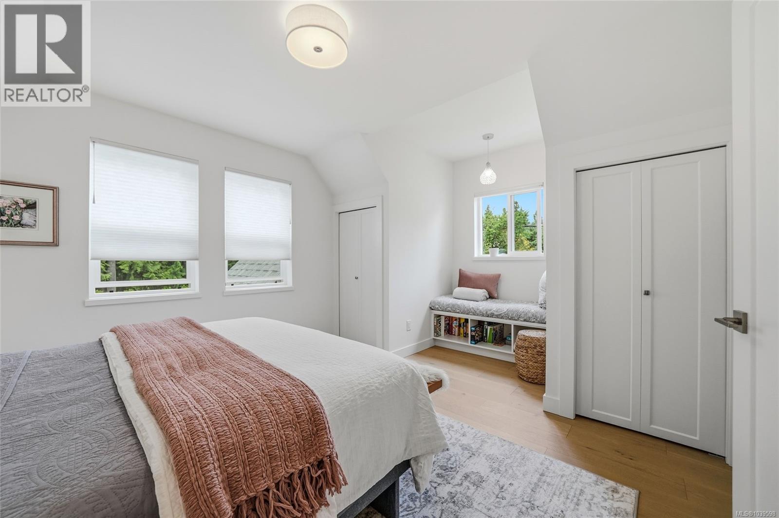 234 Fern Rd W, Qualicum Beach