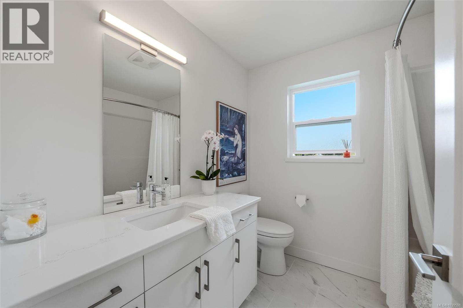 234 Fern Rd W, Qualicum Beach