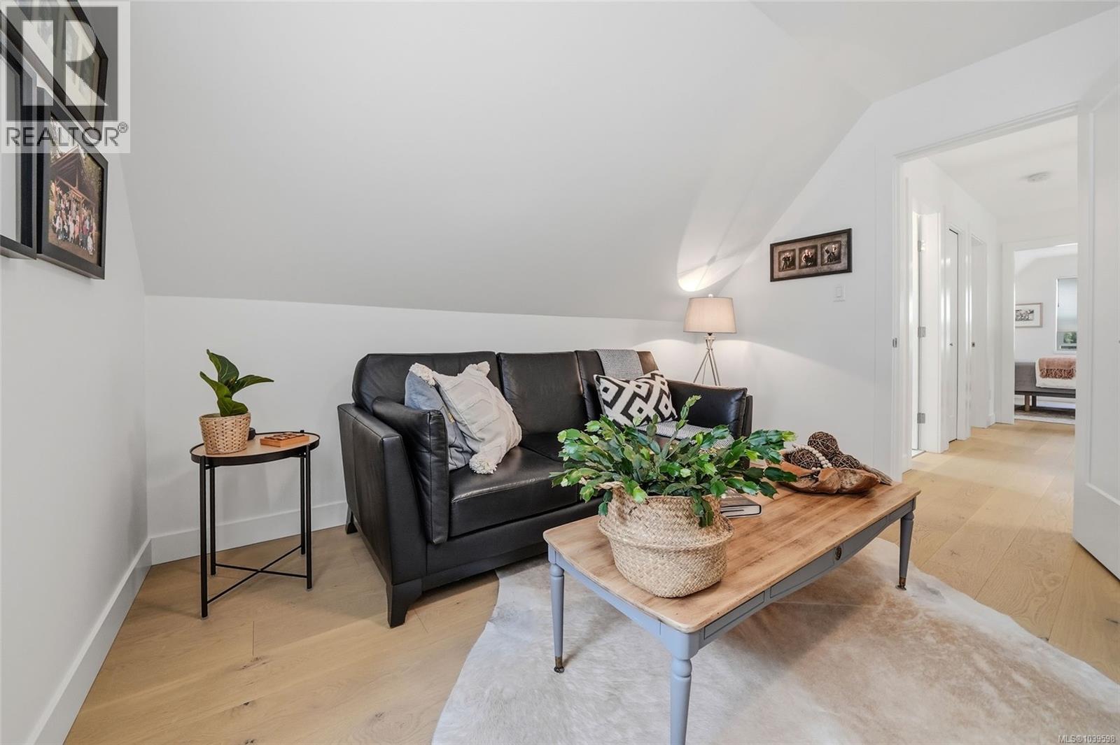 234 Fern Rd W, Qualicum Beach