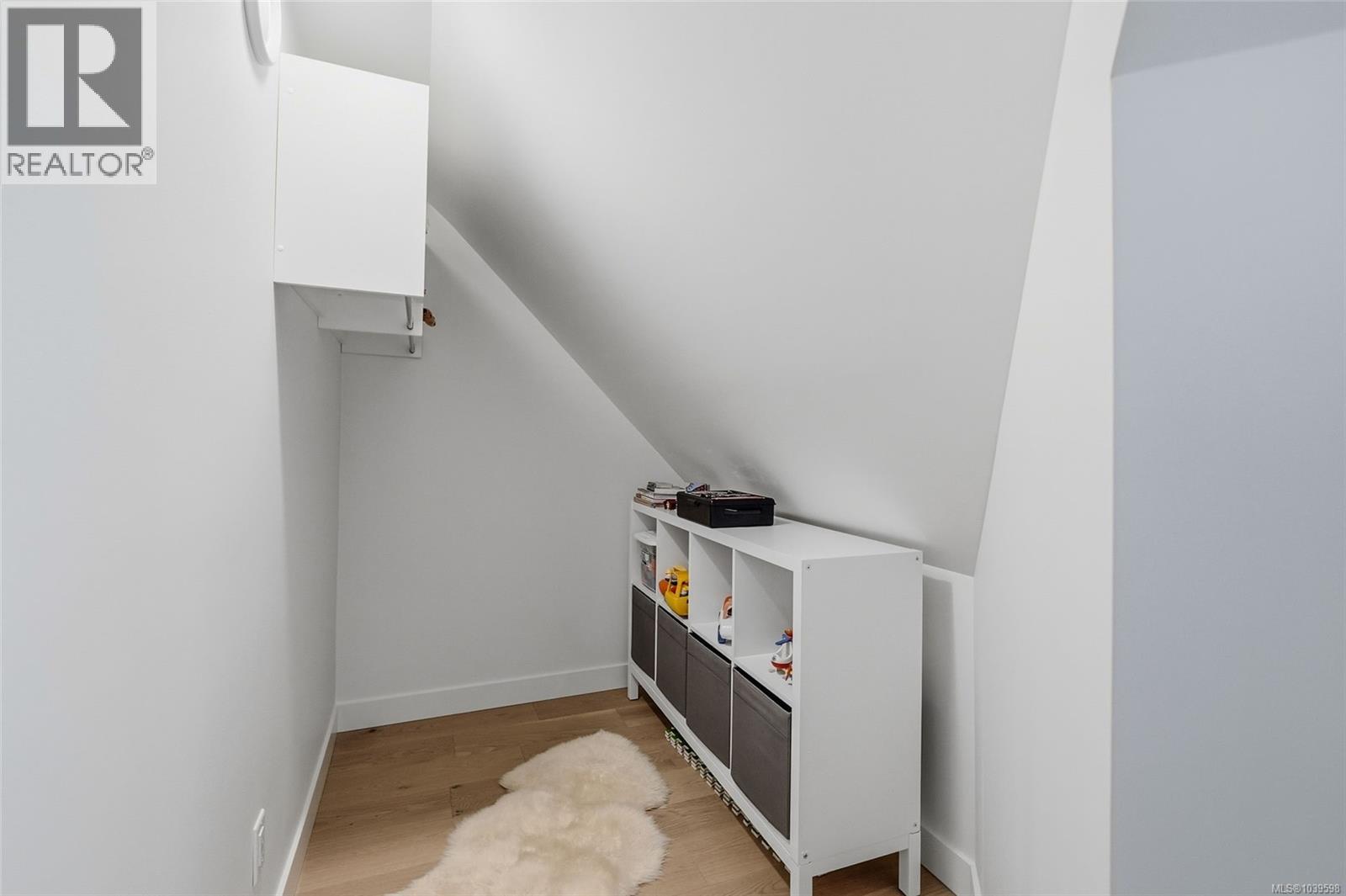 234 Fern Rd W - 40