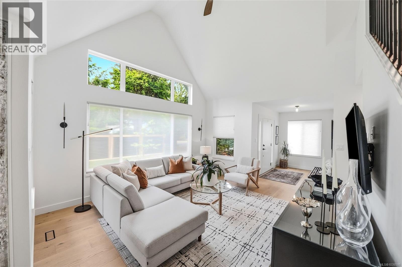 234 Fern Rd W, Qualicum Beach