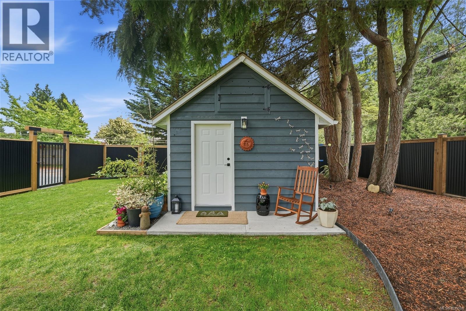 234 Fern Rd W, Qualicum Beach