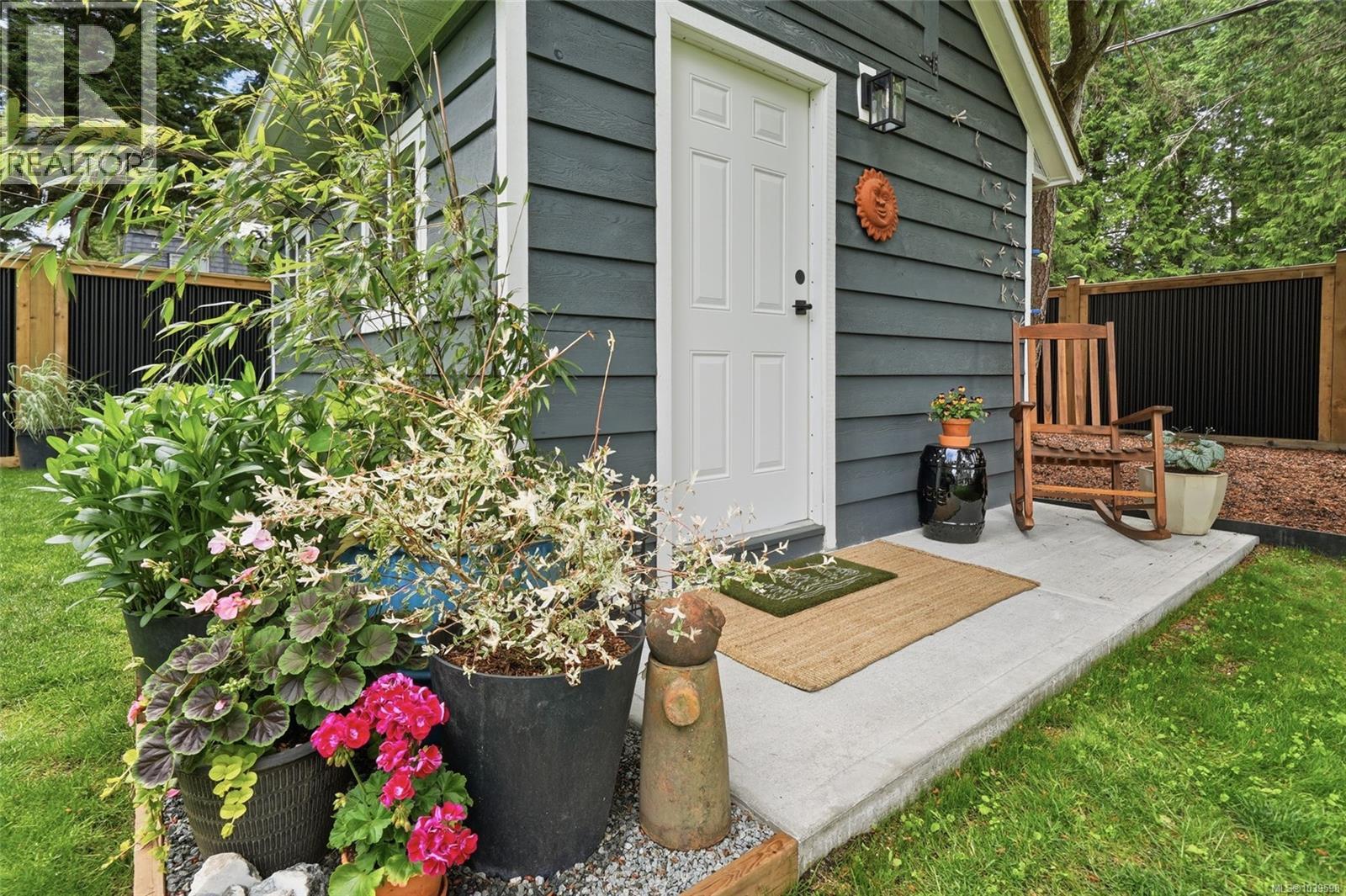 234 Fern Rd W - 51
