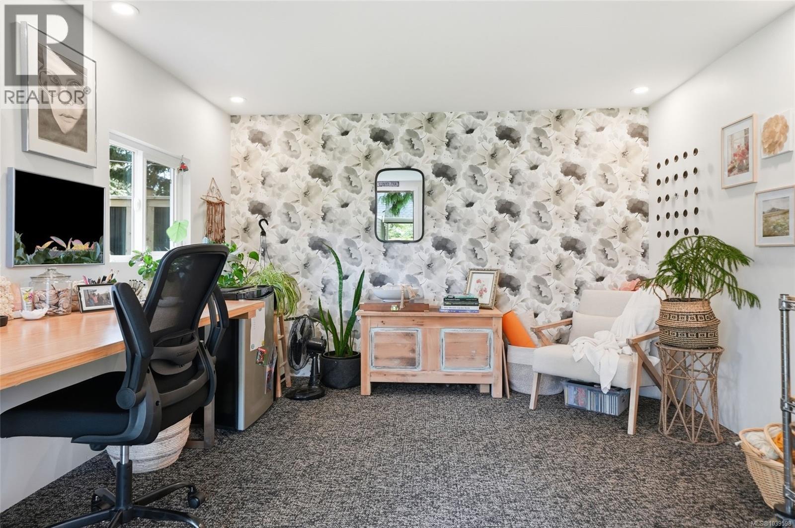 234 Fern Rd W - 53