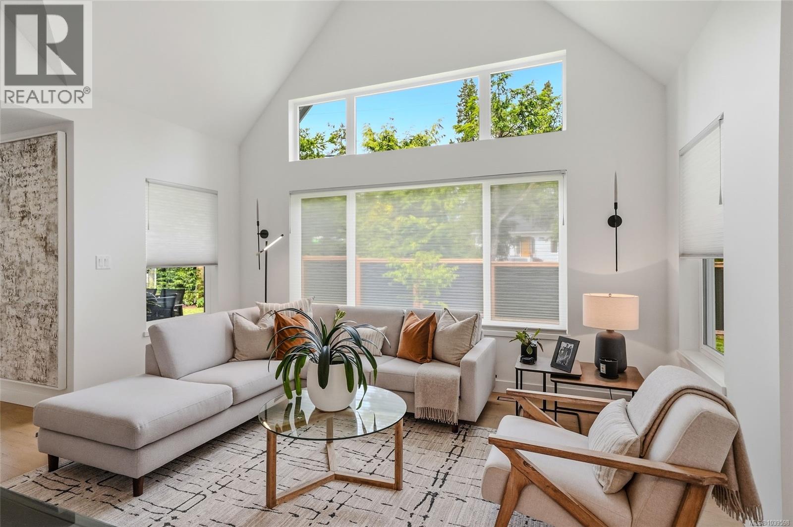 234 Fern Rd W, Qualicum Beach