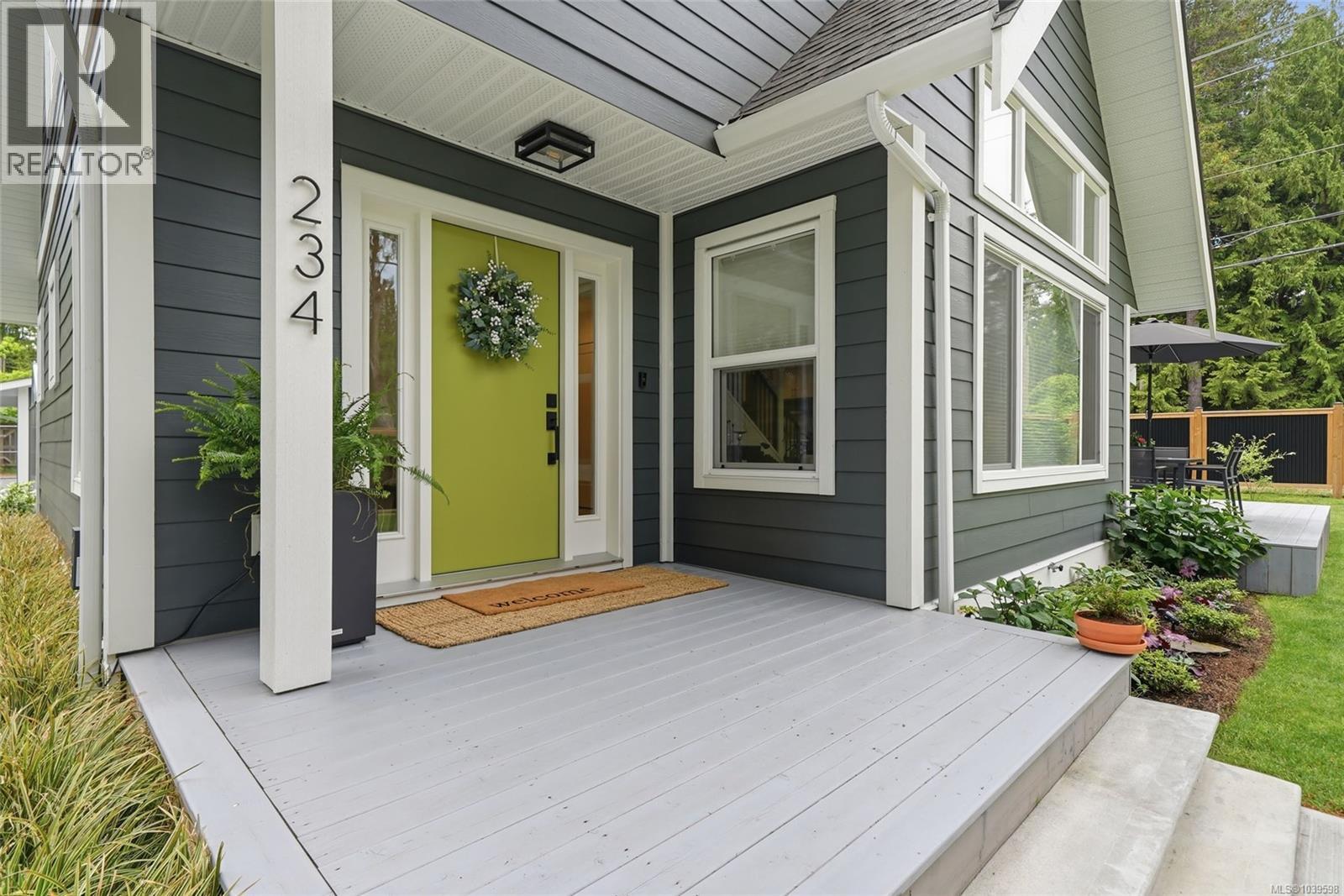 234 Fern Rd W - 64