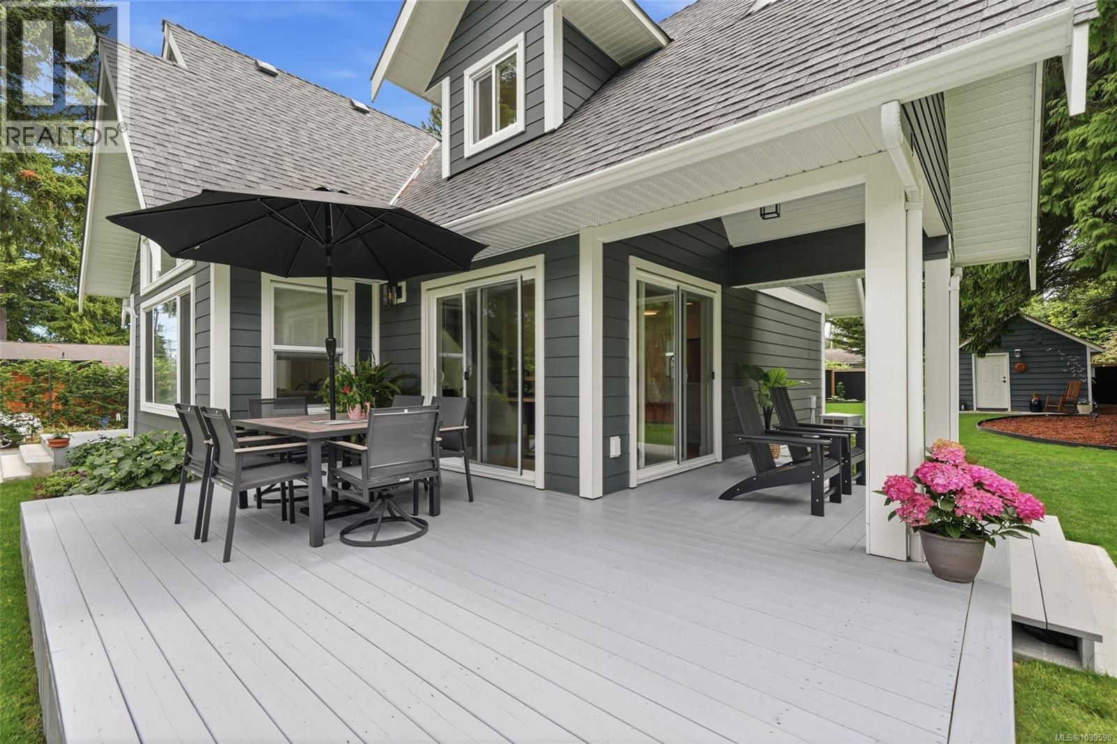 234 Fern Rd W, Qualicum Beach