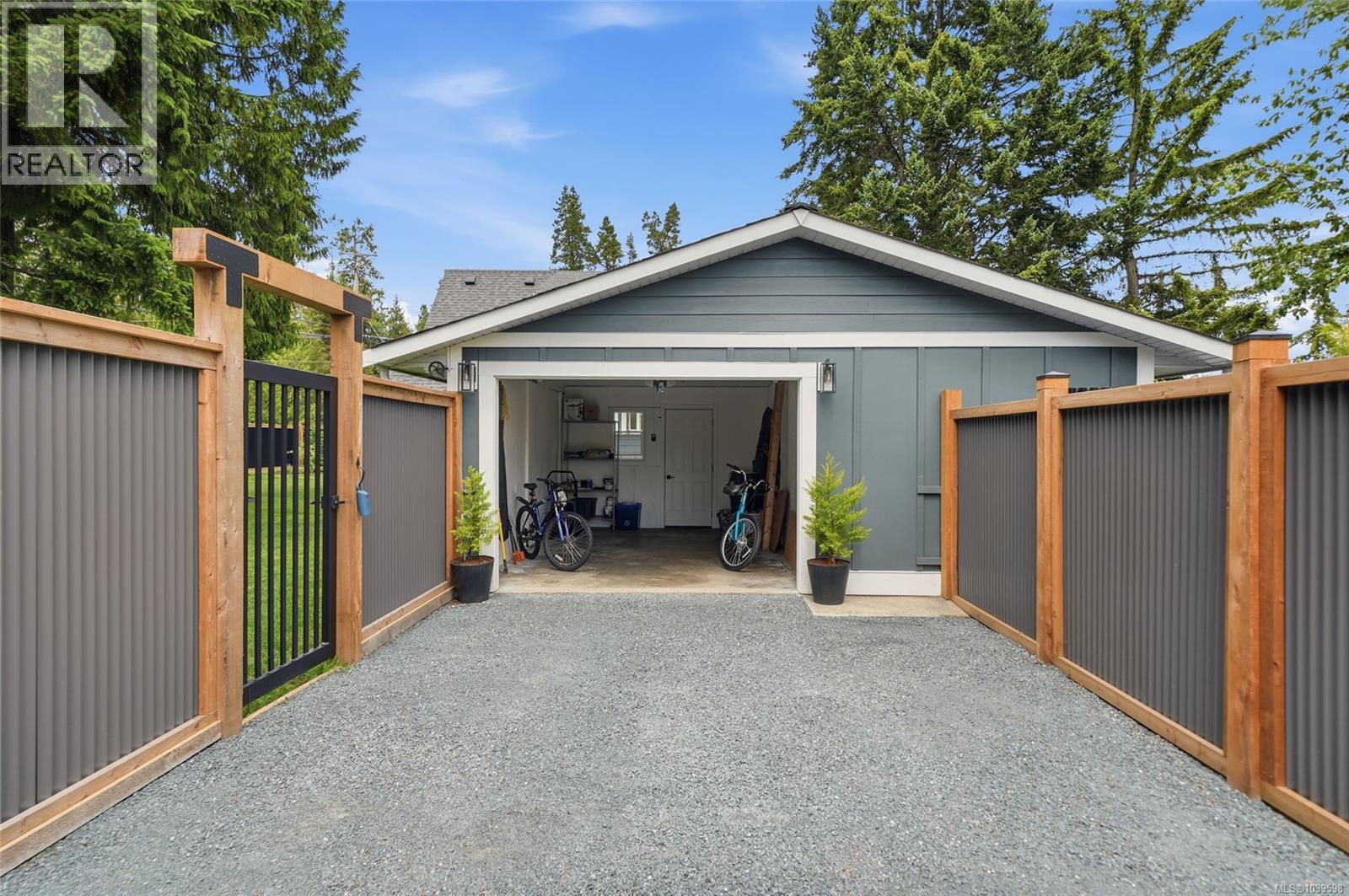 234 Fern Rd W - 67