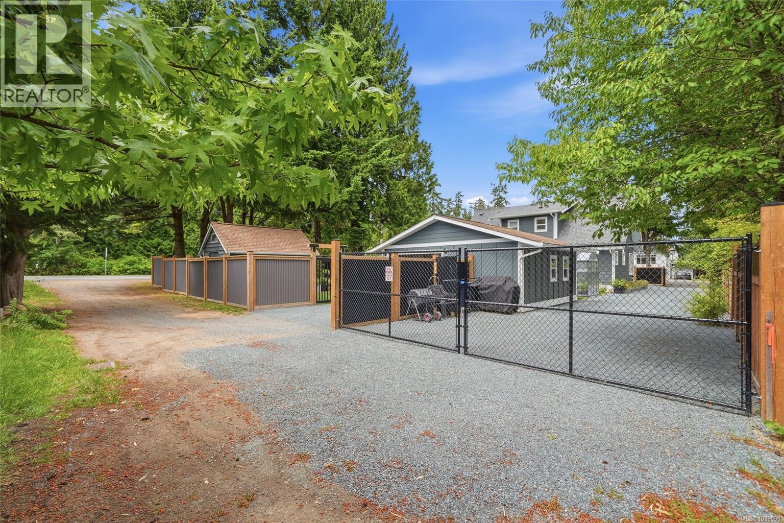234 Fern Rd W, Qualicum Beach