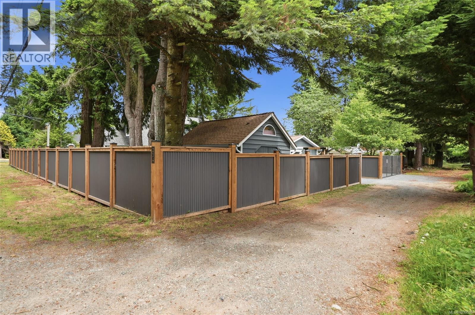 234 Fern Rd W - 70