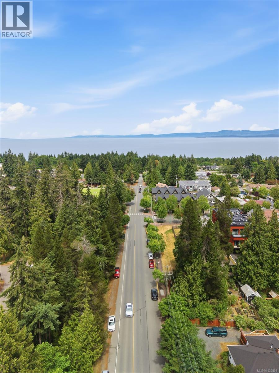 234 Fern Rd W, Qualicum Beach