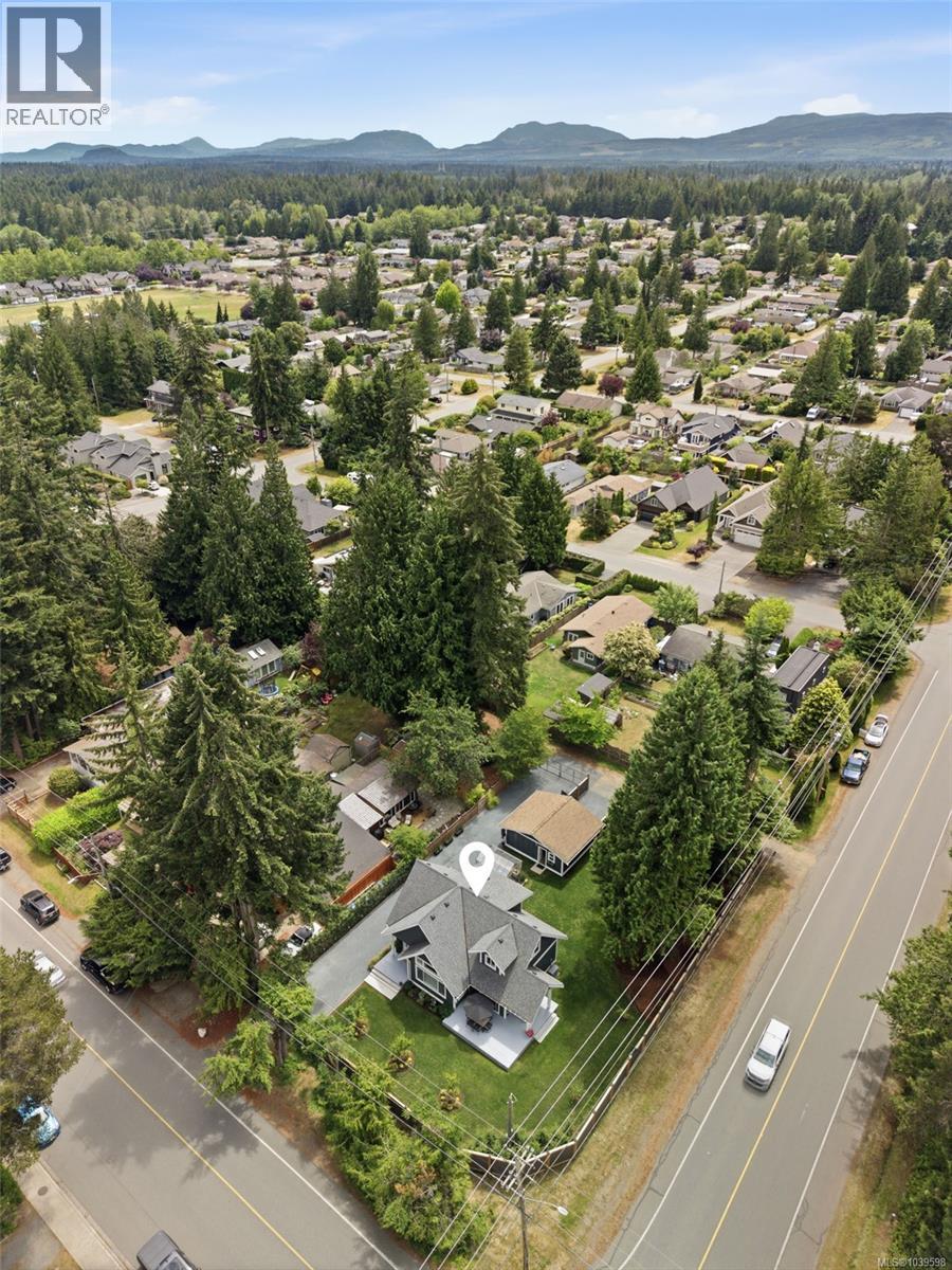 234 Fern Rd W, Qualicum Beach