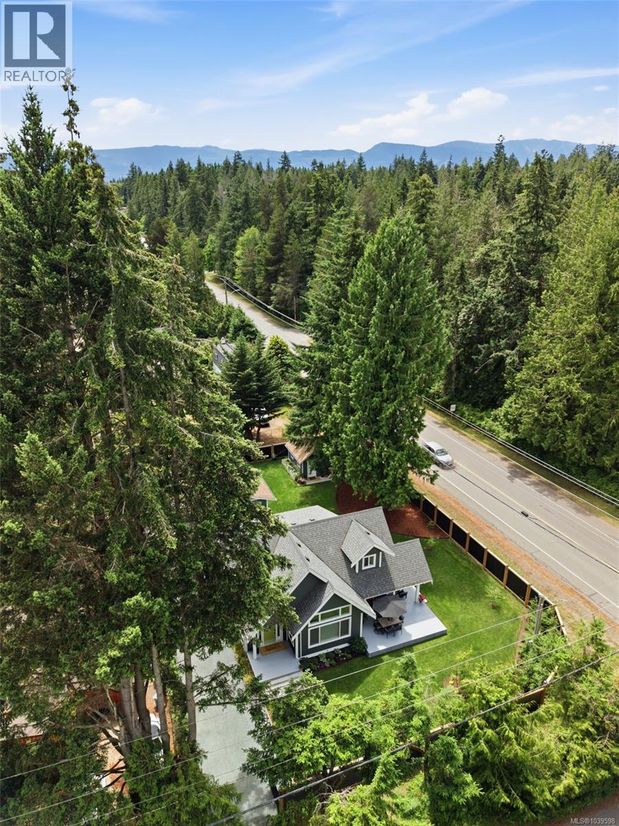 234 Fern Rd W, Qualicum Beach
