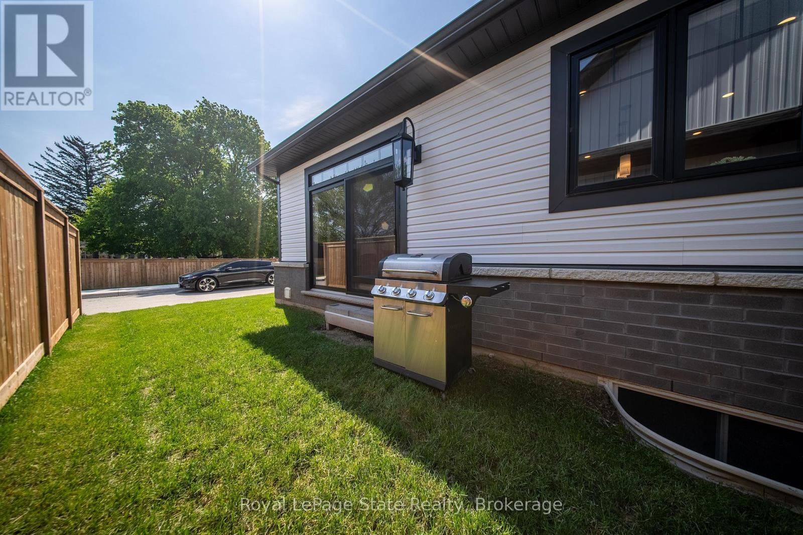2815 RED MAPLE AVENUE - 42