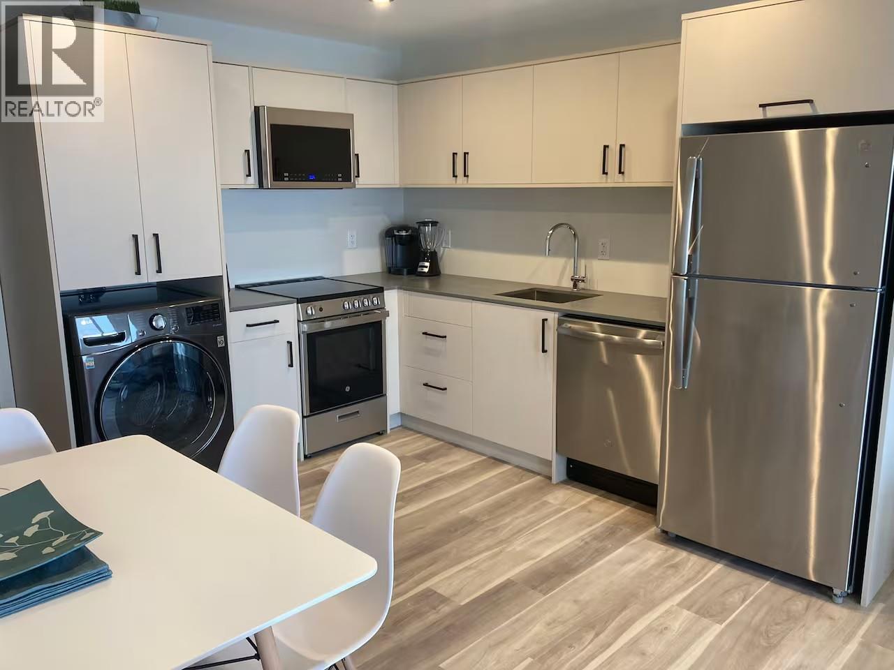 4043 Lakeside Road, Penticton
